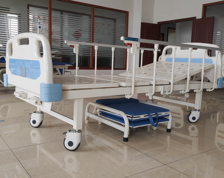 Silla de enfermería del hospital Cama de hospital Metal Super Baja Sala de hospital de plegamiento 2 ruedas disponibles 10 PCS Azul multifunción